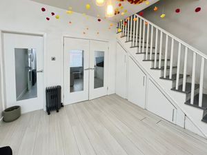 Dining room- click for photo gallery